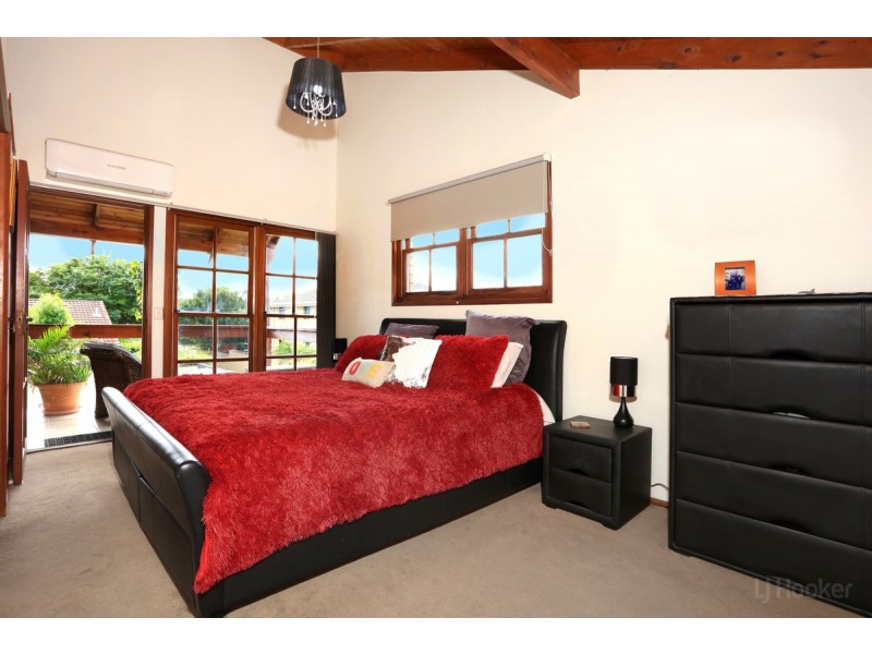 35 Thrush Avenue, Paradise Point QLD 4216