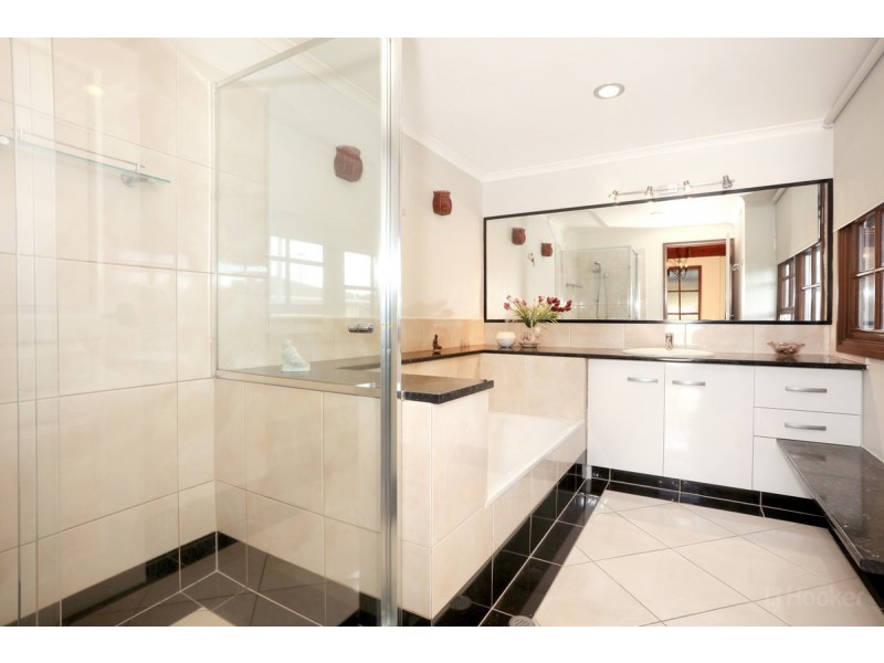 35 Thrush Avenue, Paradise Point QLD 4216