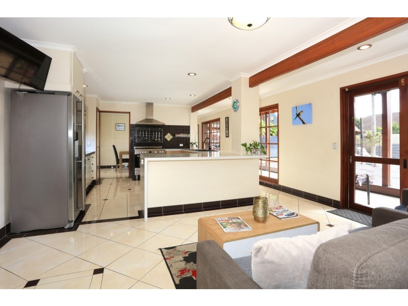 35 Thrush Avenue, Paradise Point QLD 4216