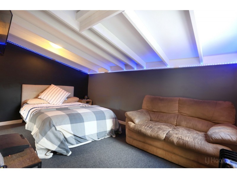 35 Thrush Avenue, Paradise Point QLD 4216