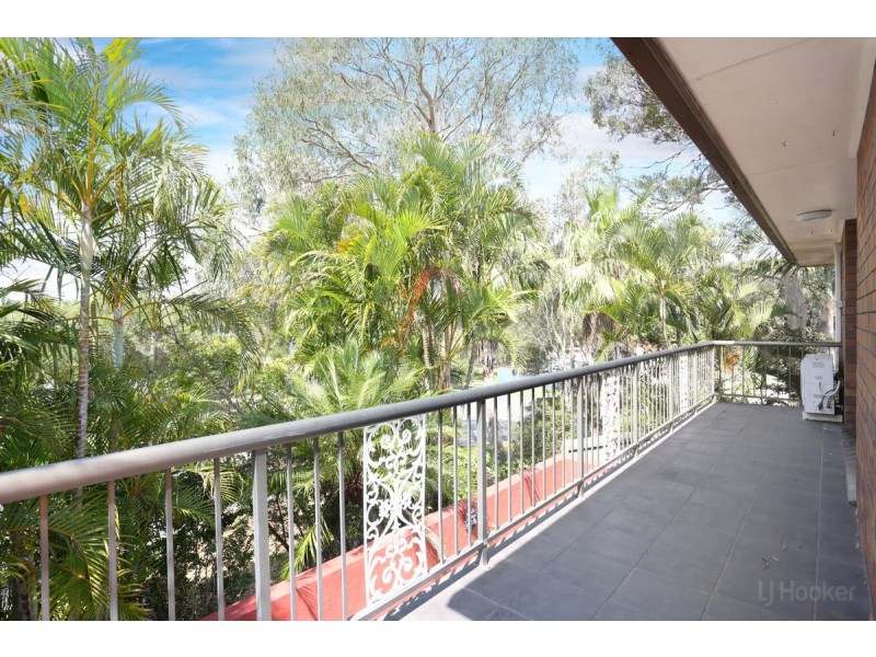 205 Government Road, Labrador QLD 4215