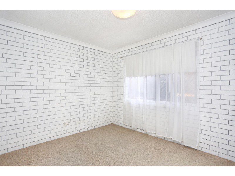 205 Government Road, Labrador QLD 4215