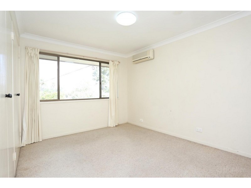 205 Government Road, Labrador QLD 4215