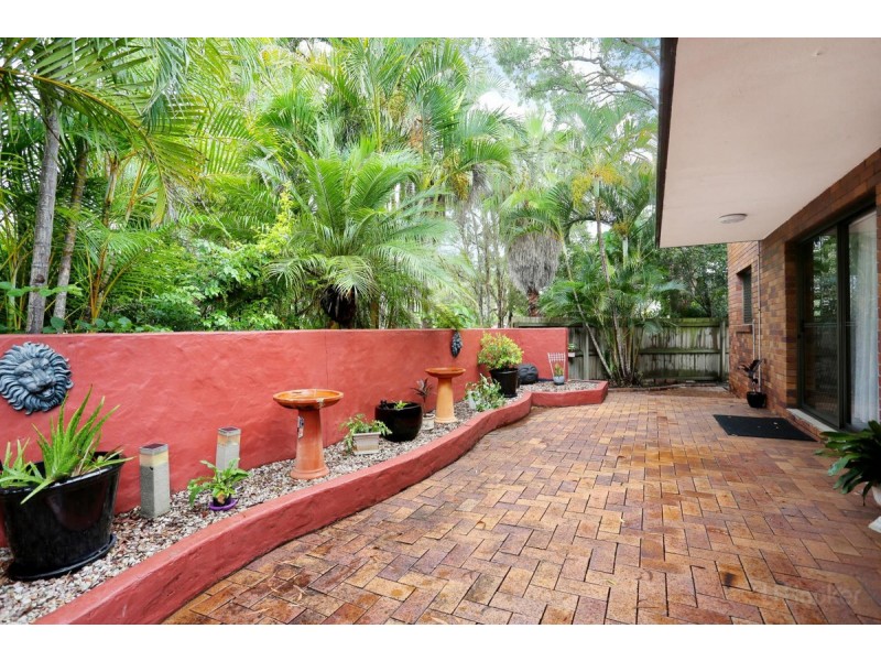 205 Government Road, Labrador QLD 4215