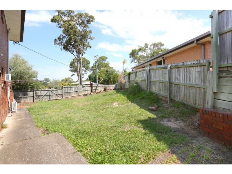 205 Government Road, Labrador QLD 4215