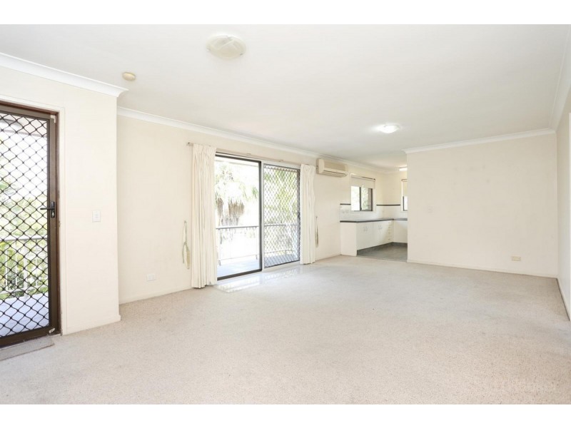 205 Government Road, Labrador QLD 4215