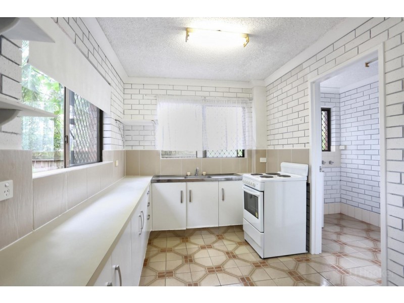 205 Government Road, Labrador QLD 4215