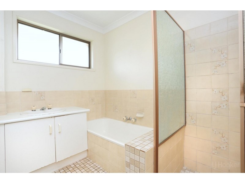 205 Government Road, Labrador QLD 4215