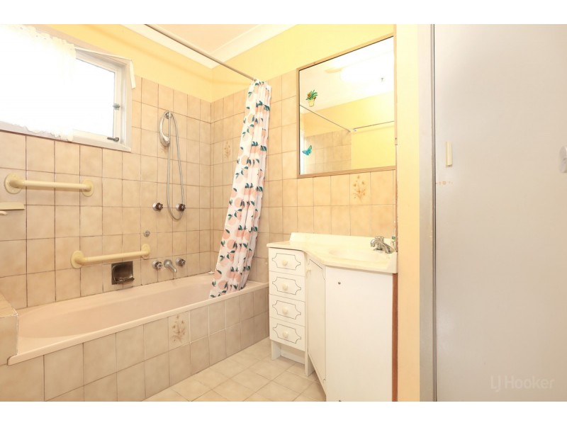 2 Nalkari Street, Coombabah QLD 4216