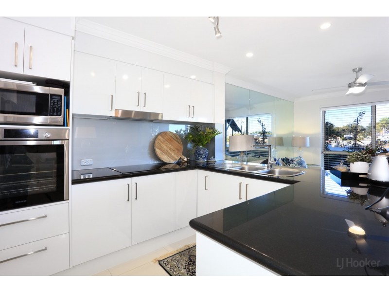 24/82-86 Limetree Parade, Runaway Bay QLD 4216