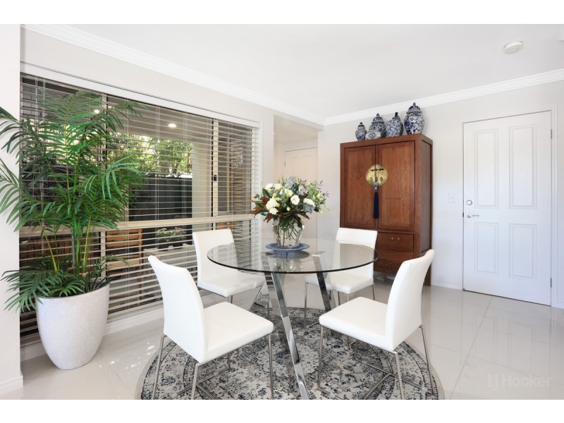 24/82-86 Limetree Parade, Runaway Bay QLD 4216