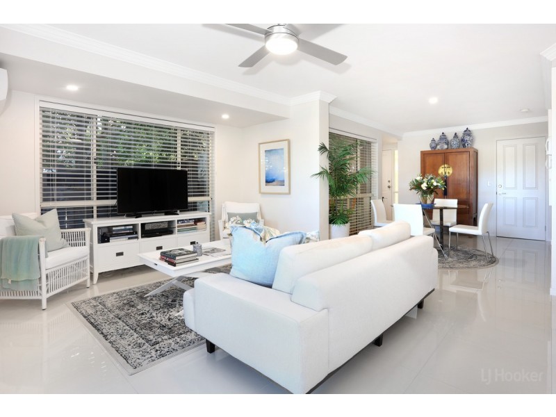 24/82-86 Limetree Parade, Runaway Bay QLD 4216