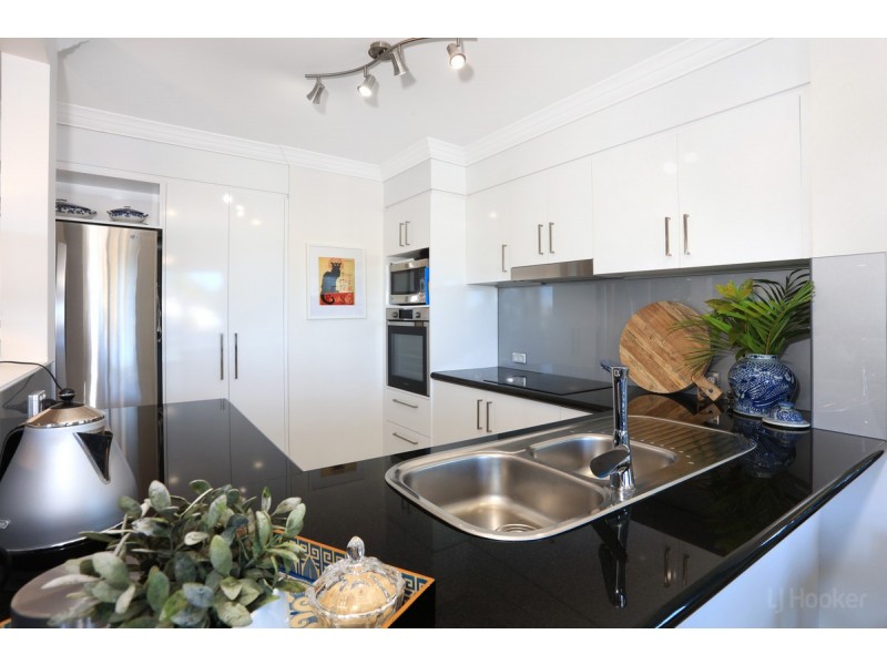 24/82-86 Limetree Parade, Runaway Bay QLD 4216