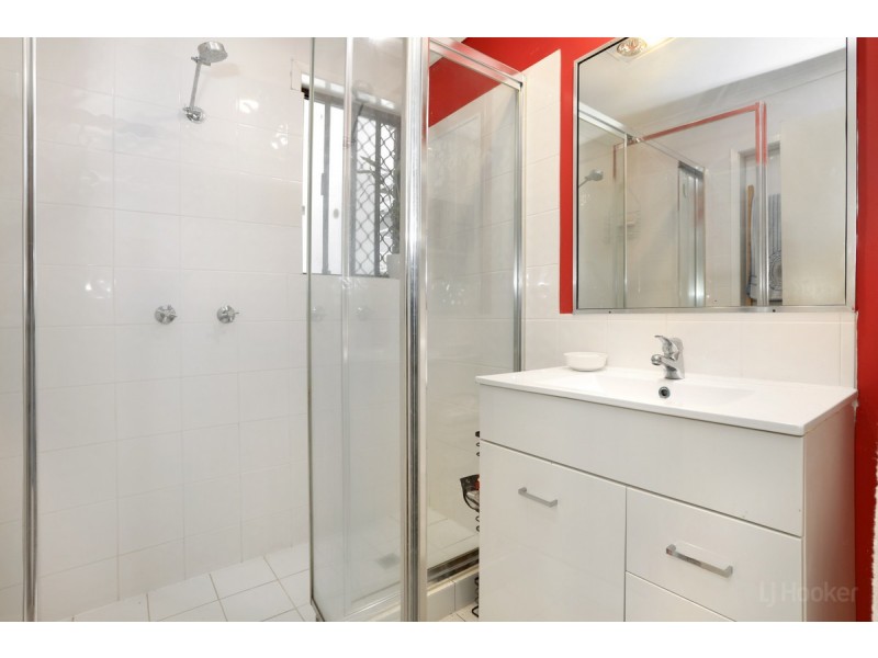 2/49 Morinda Way, Labrador QLD 4215
