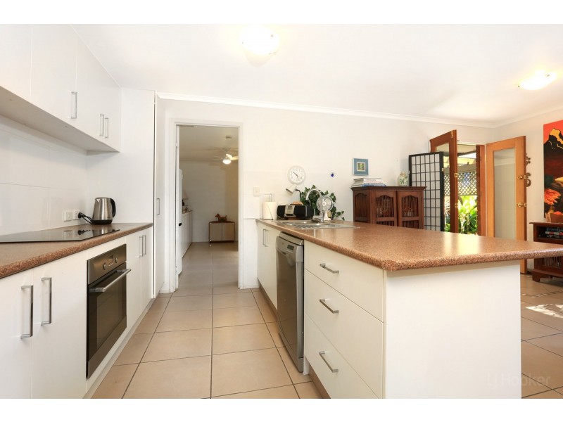 2/49 Morinda Way, Labrador QLD 4215