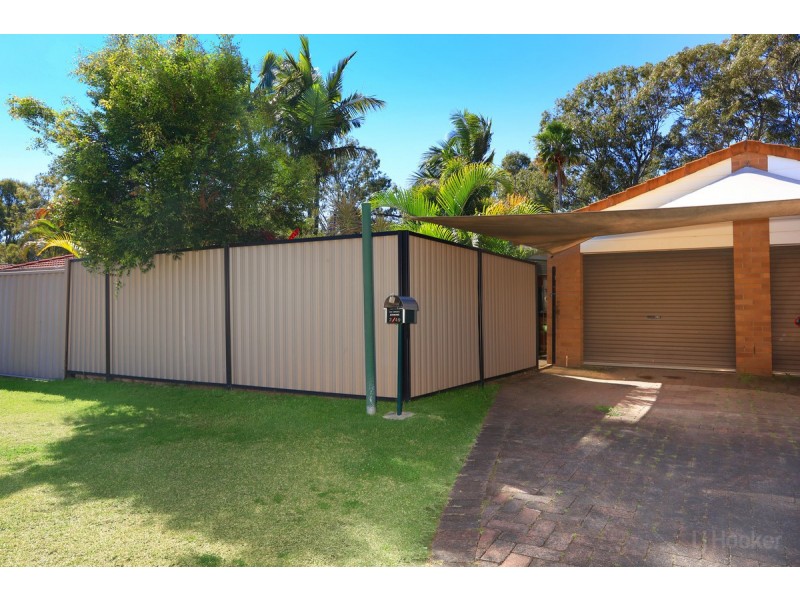 2/49 Morinda Way, Labrador QLD 4215