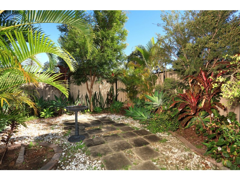 2/49 Morinda Way, Labrador QLD 4215