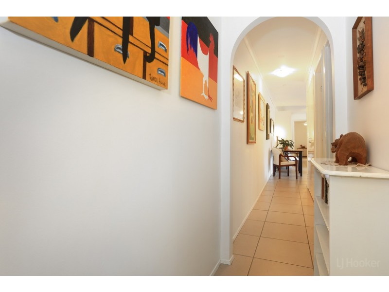 2/49 Morinda Way, Labrador QLD 4215