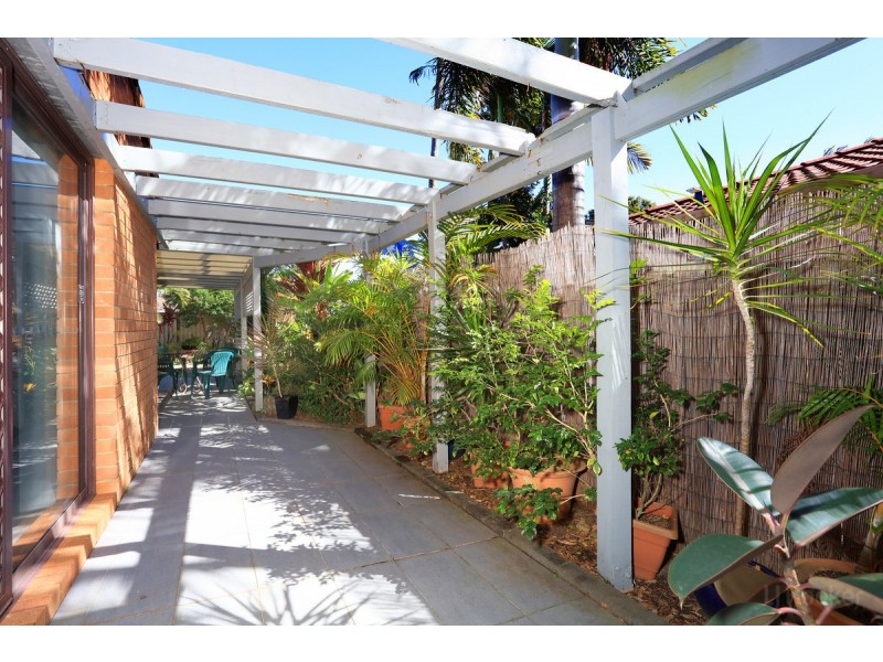 2/49 Morinda Way, Labrador QLD 4215