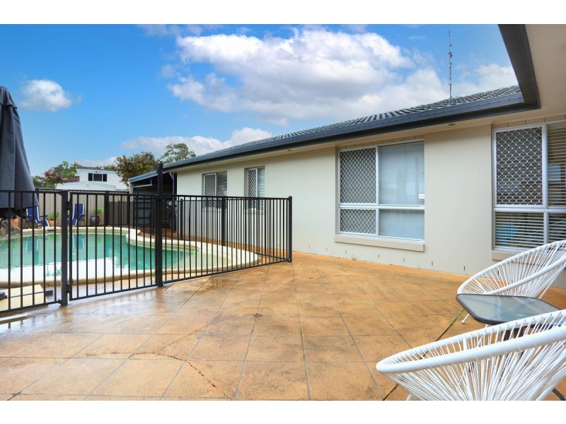 121 Kindra Avenue, Southport QLD 4215