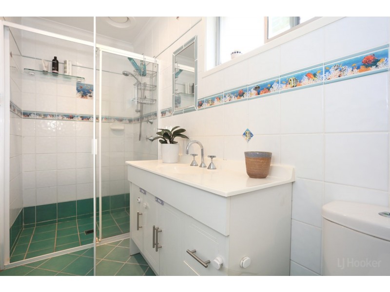 121 Kindra Avenue, Southport QLD 4215