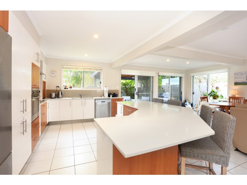 121 Kindra Avenue, Southport QLD 4215