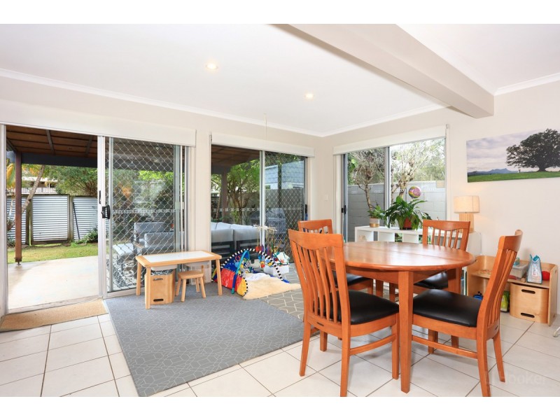 121 Kindra Avenue, Southport QLD 4215