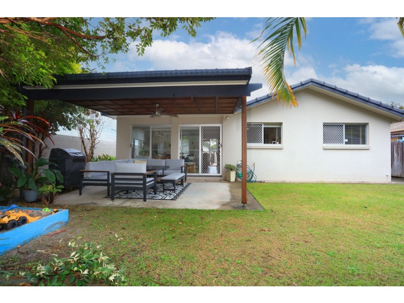 121 Kindra Avenue, Southport QLD 4215