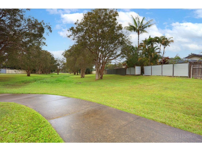 121 Kindra Avenue, Southport QLD 4215