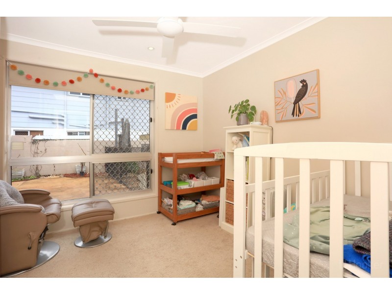 121 Kindra Avenue, Southport QLD 4215