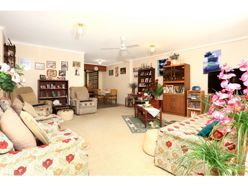 2/16 Eurimbula Court, Paradise Point QLD 4216