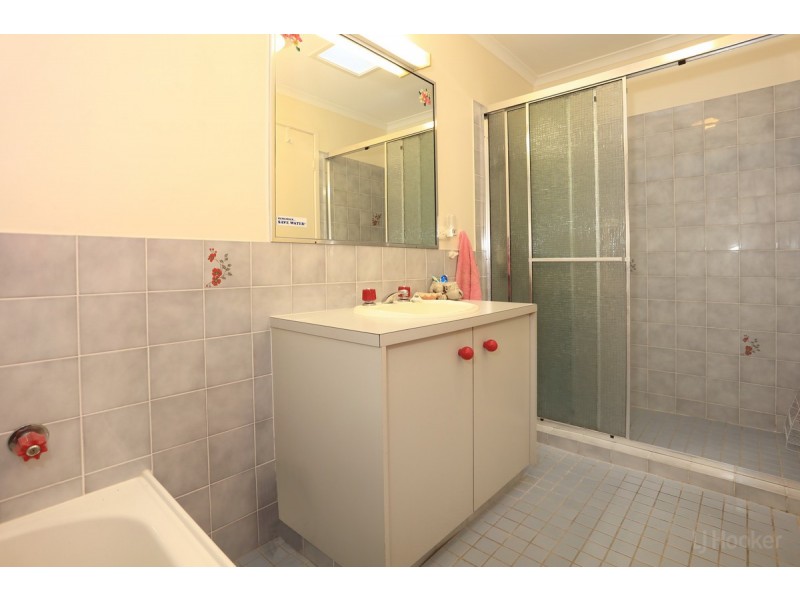 2/16 Eurimbula Court, Paradise Point QLD 4216