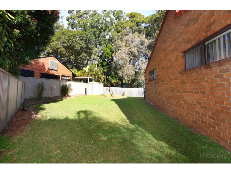 2/16 Eurimbula Court, Paradise Point QLD 4216