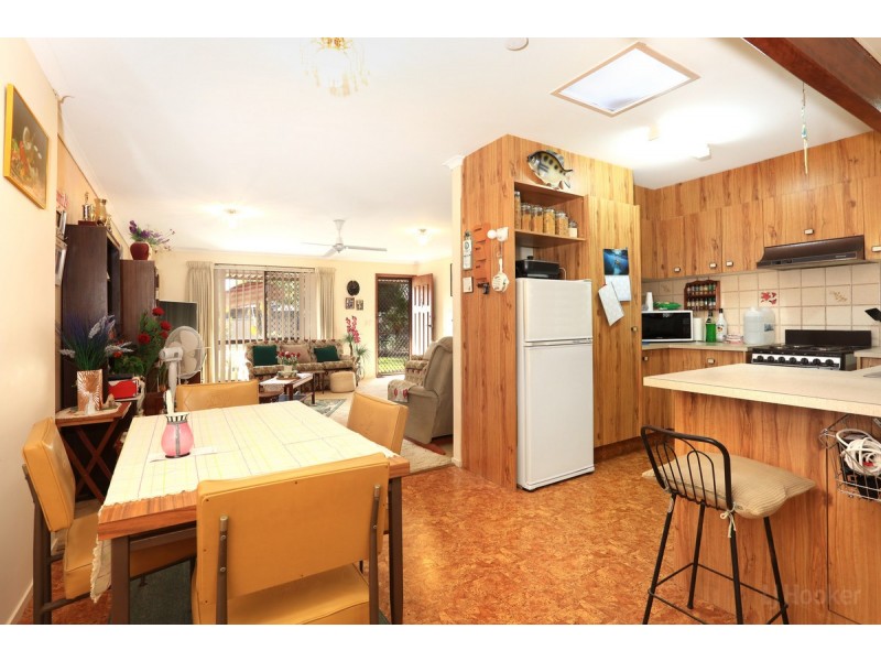 2/16 Eurimbula Court, Paradise Point QLD 4216