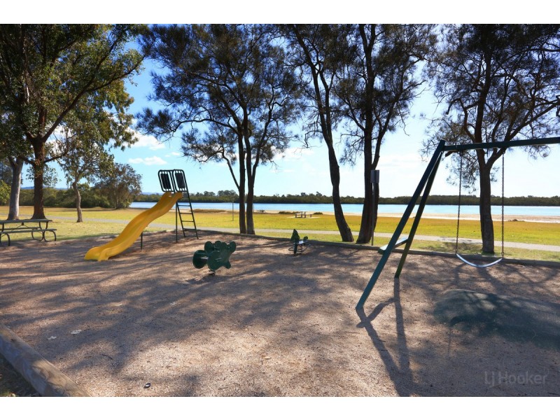 15 The Esplanade, Coombabah QLD 4216