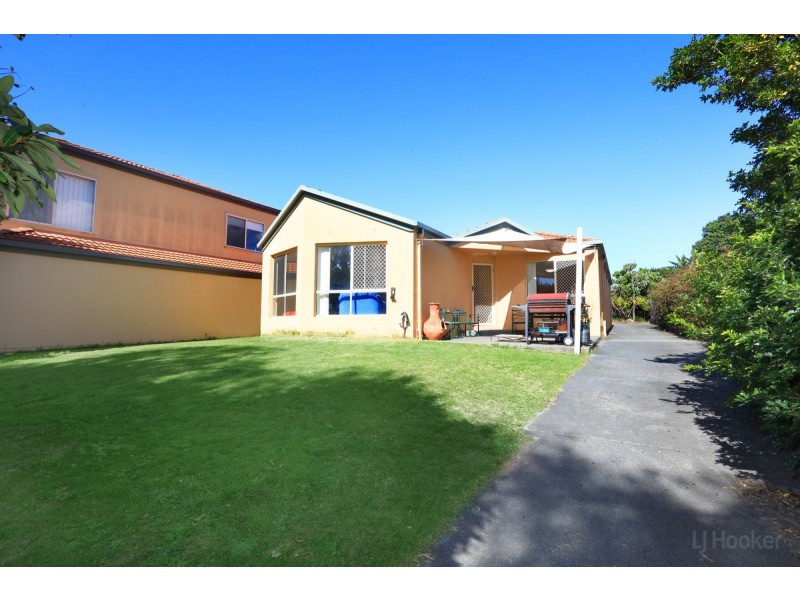 15 The Esplanade, Coombabah QLD 4216