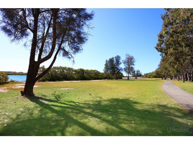 15 The Esplanade, Coombabah QLD 4216