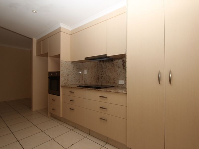 2/52 Bayview Street, Runaway Bay QLD 4216