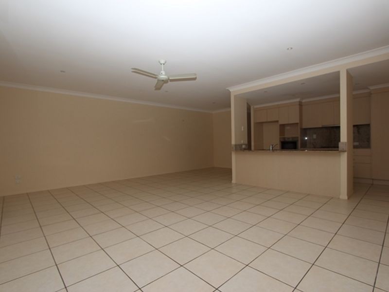 2/52 Bayview Street, Runaway Bay QLD 4216