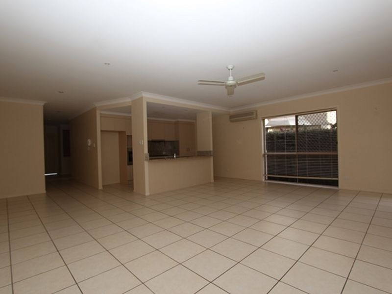 2/52 Bayview Street, Runaway Bay QLD 4216