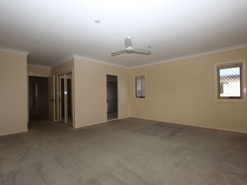 2/52 Bayview Street, Runaway Bay QLD 4216