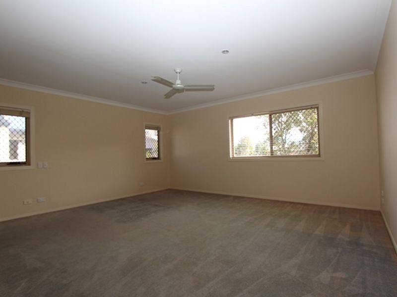 2/52 Bayview Street, Runaway Bay QLD 4216