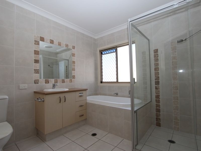 2/52 Bayview Street, Runaway Bay QLD 4216