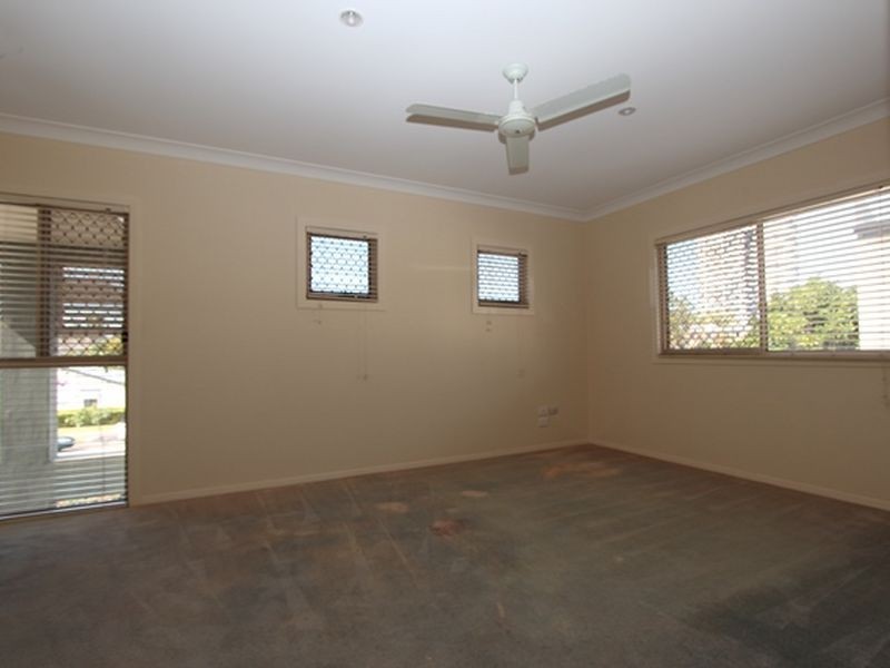 2/52 Bayview Street, Runaway Bay QLD 4216