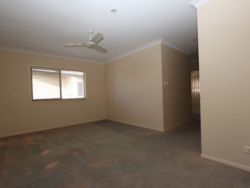 2/52 Bayview Street, Runaway Bay QLD 4216