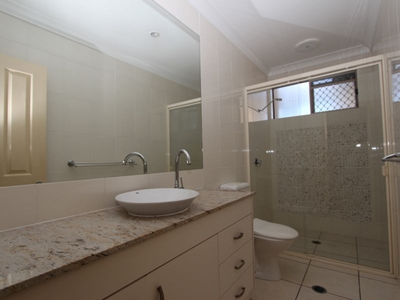 2/52 Bayview Street, Runaway Bay QLD 4216