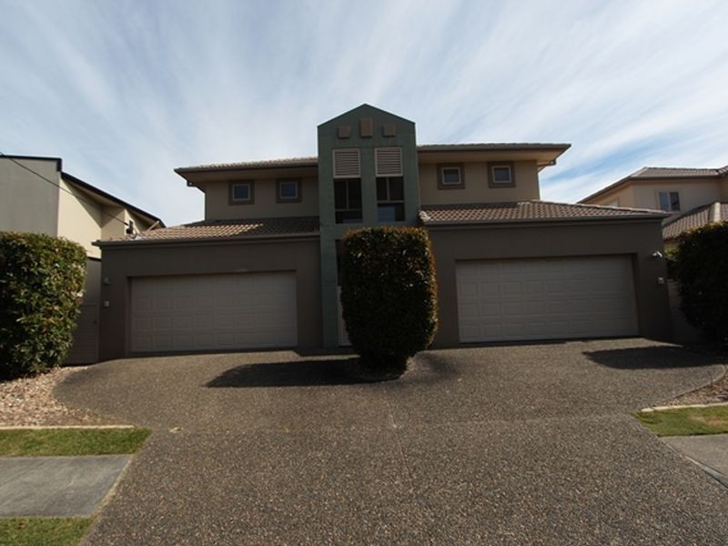 2/52 Bayview Street, Runaway Bay QLD 4216