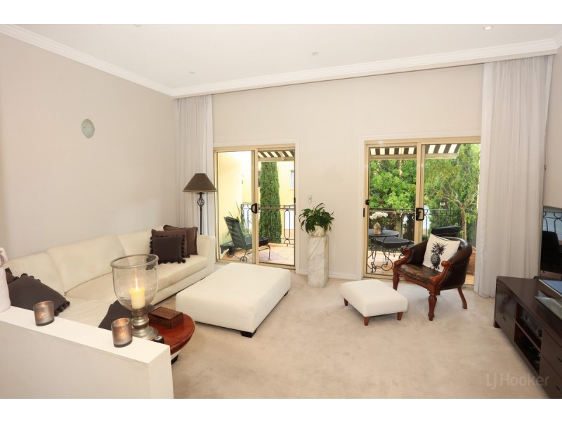 6/14 Pendraat Parade, Hope Island QLD 4212