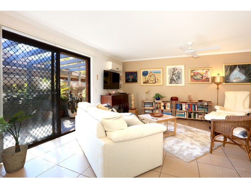 2/49 Morinda Way, Labrador QLD 4215