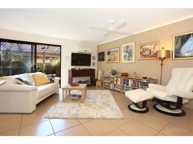 2/49 Morinda Way, Labrador QLD 4215